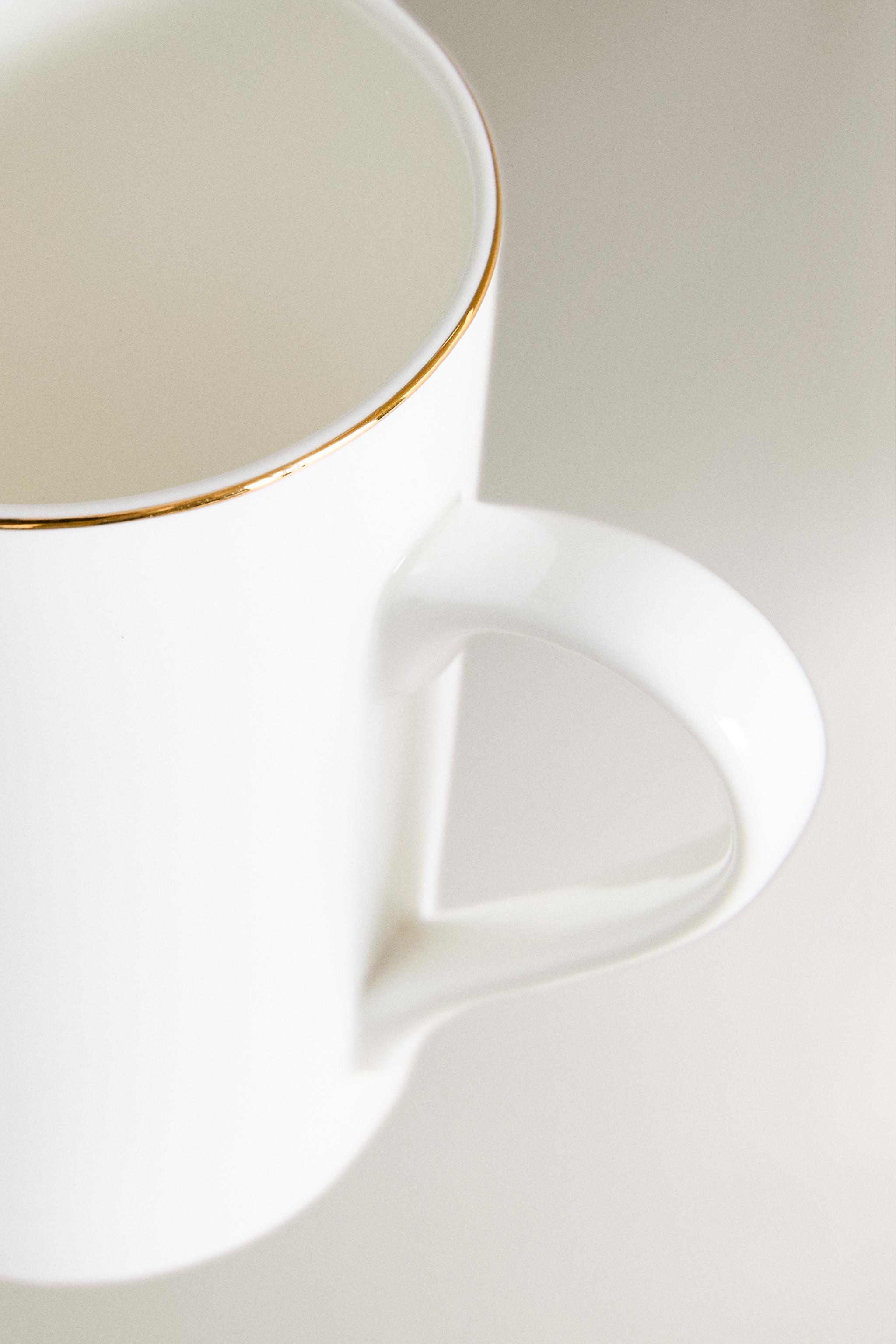 TASSE PORCELAINE BONE CHINA BORD